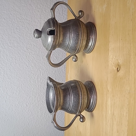 Vintage Wilton Pewter USA Armetale Plough Tavern Creamer & Sugar Set - Picture 1 of 5